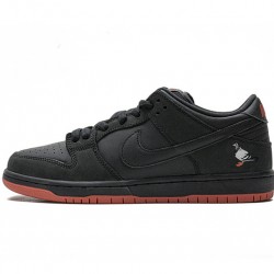Nike Dunk Low SB TRD QS "Black Pigeon" Black Red 883232-008